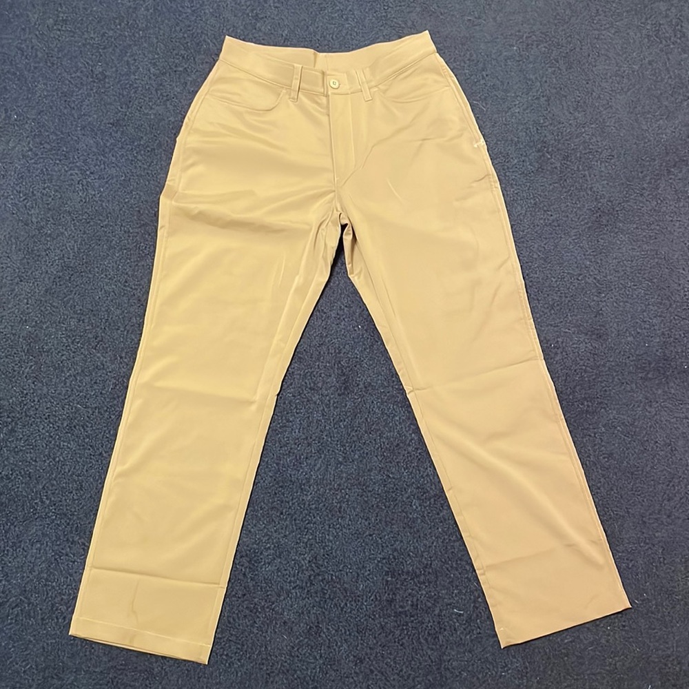 NWOT - Mens UnderArmor khaki pants